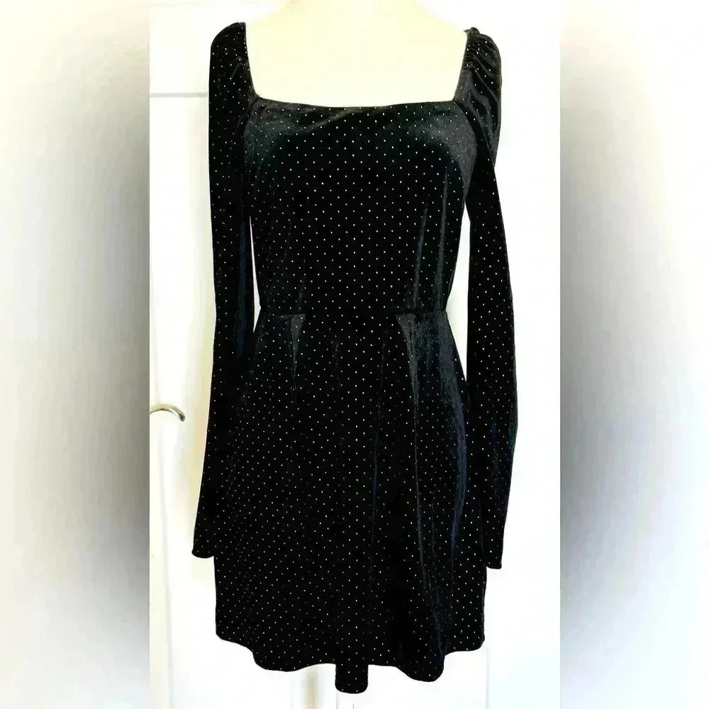 Mi Ami Women’s Black Velvet Silver Dots Long Sleeve Size Medium🖤🤍